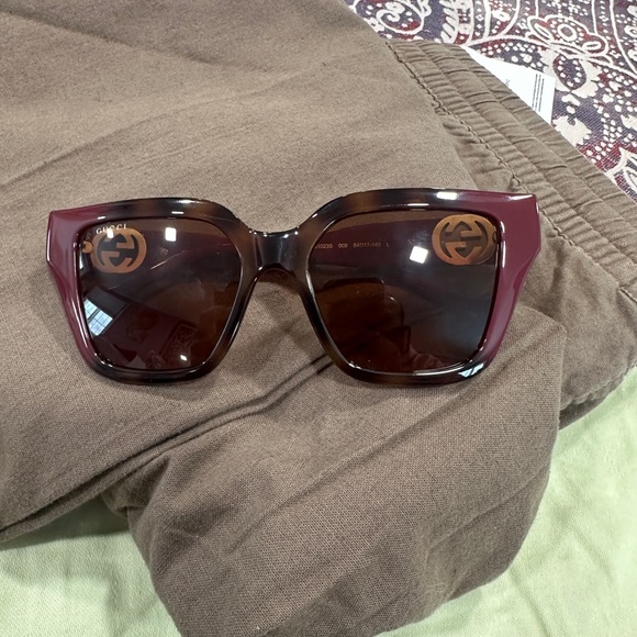 Gucci Women's Burgundy and Brown Sunglasses - Picture 6 of 7